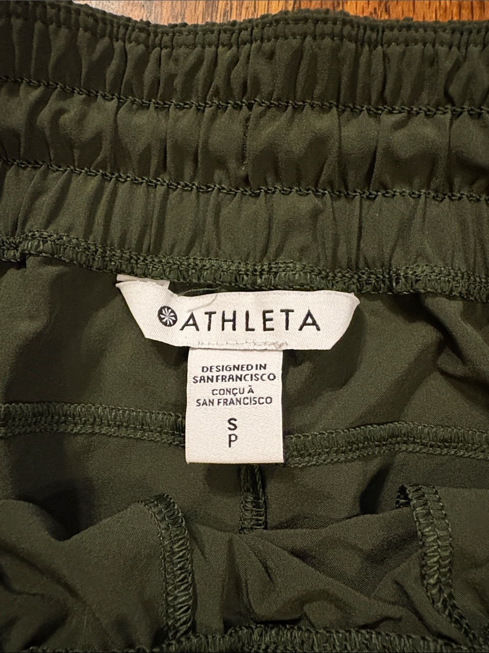 🎉NWOT! Athleta Dark Olive Green Elastic Waist Athletic Shorts! - Picture 2 of 4